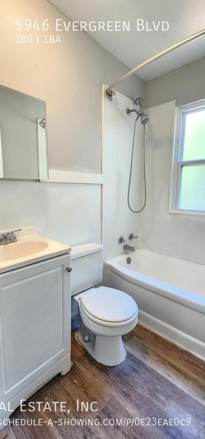 Foto del edificio - 5946 Evergreen Blvd