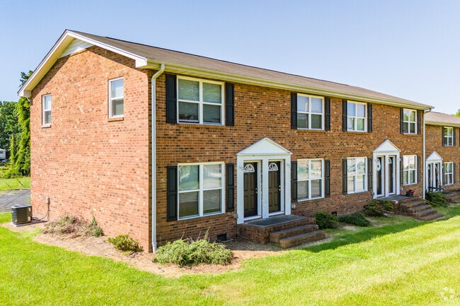 Building Photo - Lionchase Apartments
