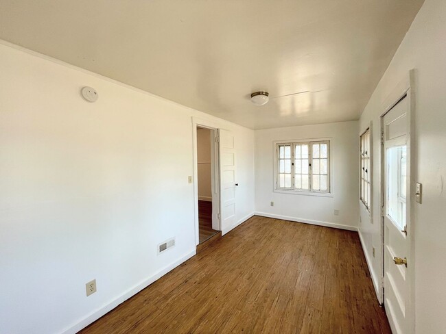Building Photo - Cozy one bedroom home