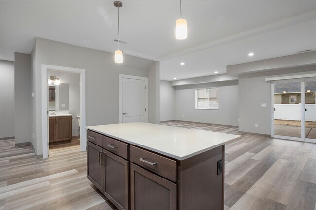 Foto del edificio - 1719/1721 N Manifold Ln