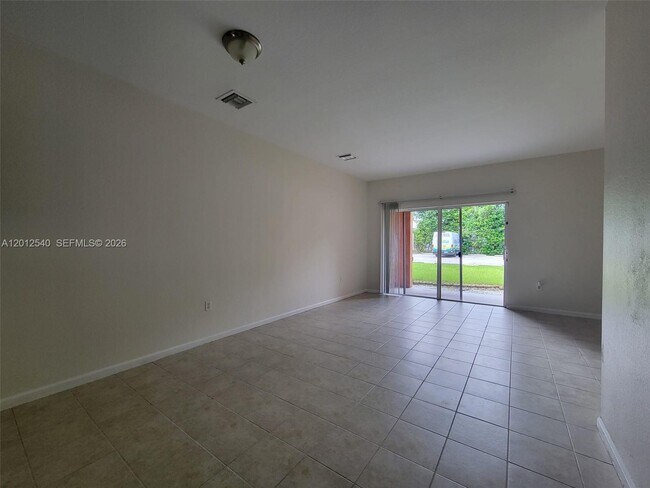 Foto del edificio - 17339 NW 7th Ave