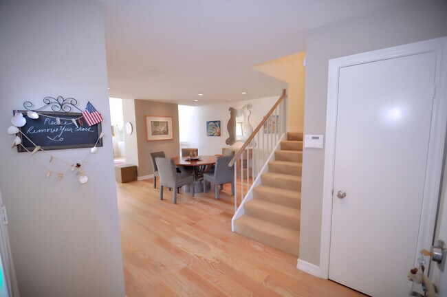 Building Photo - 17 Catspaw Cape