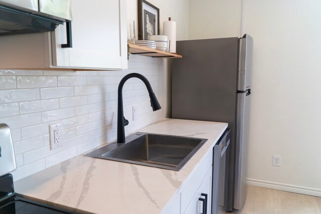 Foto del edificio - 631 Muscari