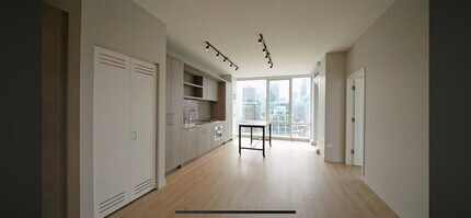 Building Photo - 207 W Chestnut St
