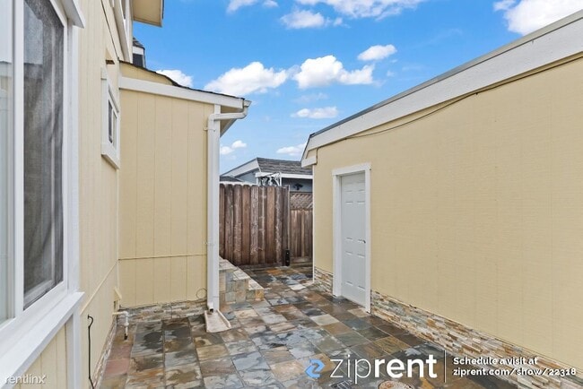 Building Photo - 4 br, 3 bath House - 2680 Cromwell Row, So...