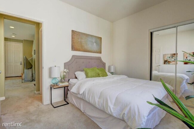 Foto del edificio - 3 br, 3 bath Townhome - 223 Curtis Avenue