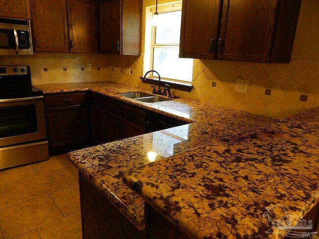 Foto del edificio - 212 Charleston Dr