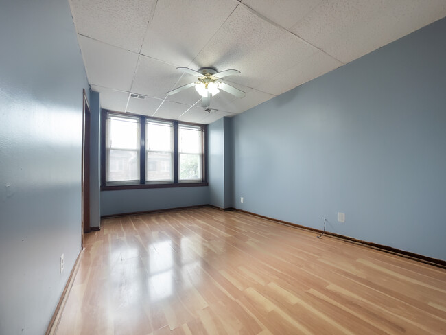 Building Photo - 2839 W 40th St
