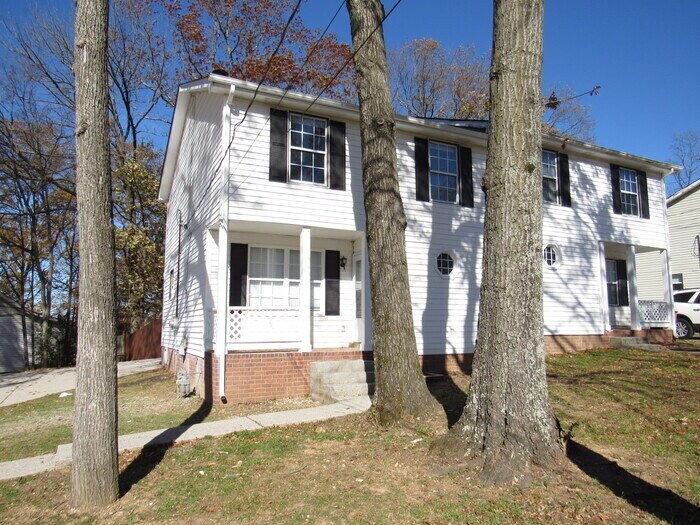Renovated townhome unit with 1 car garage! Townhouse for Rent in