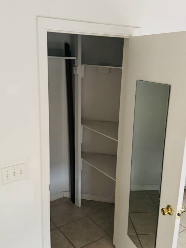 Building Photo - 810 Veronica Cir