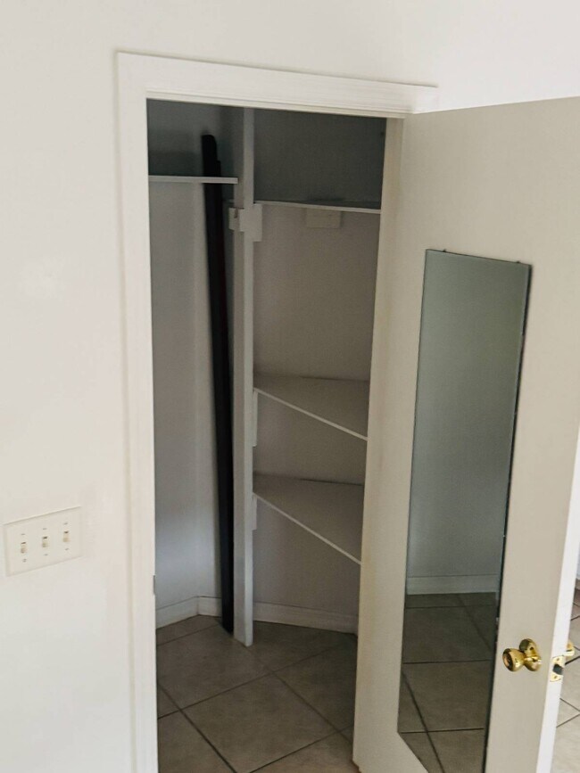 Foto del edificio - 810 Veronica Cir