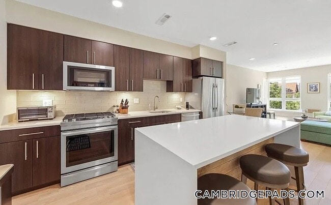 Foto del edificio - 1975 Massachusetts Ave