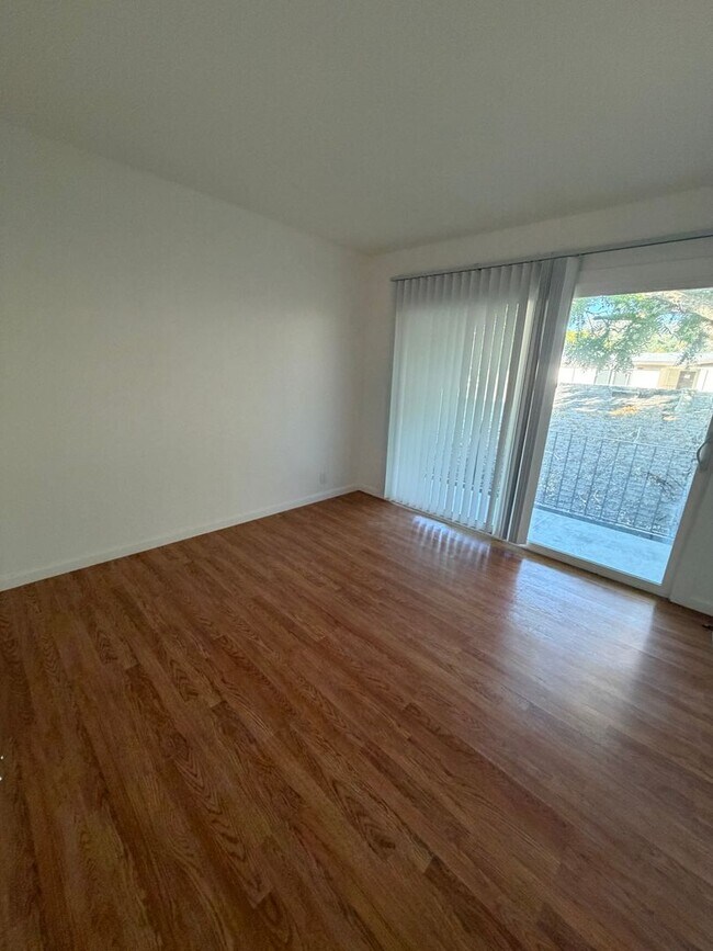 Foto del edificio - 827-827 Robinson St