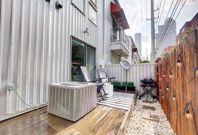 Building Photo - 918 Ruthven Street, Houston, TX 77019 - 2 ...