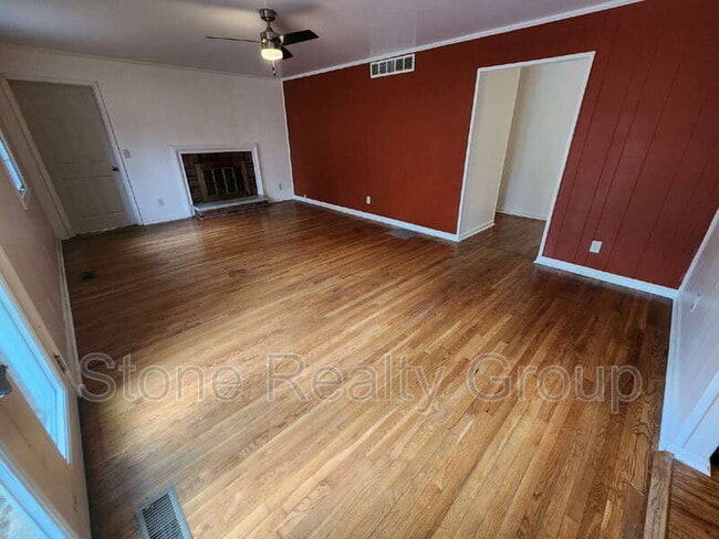 Building Photo - 308 Hickory Hill Dr