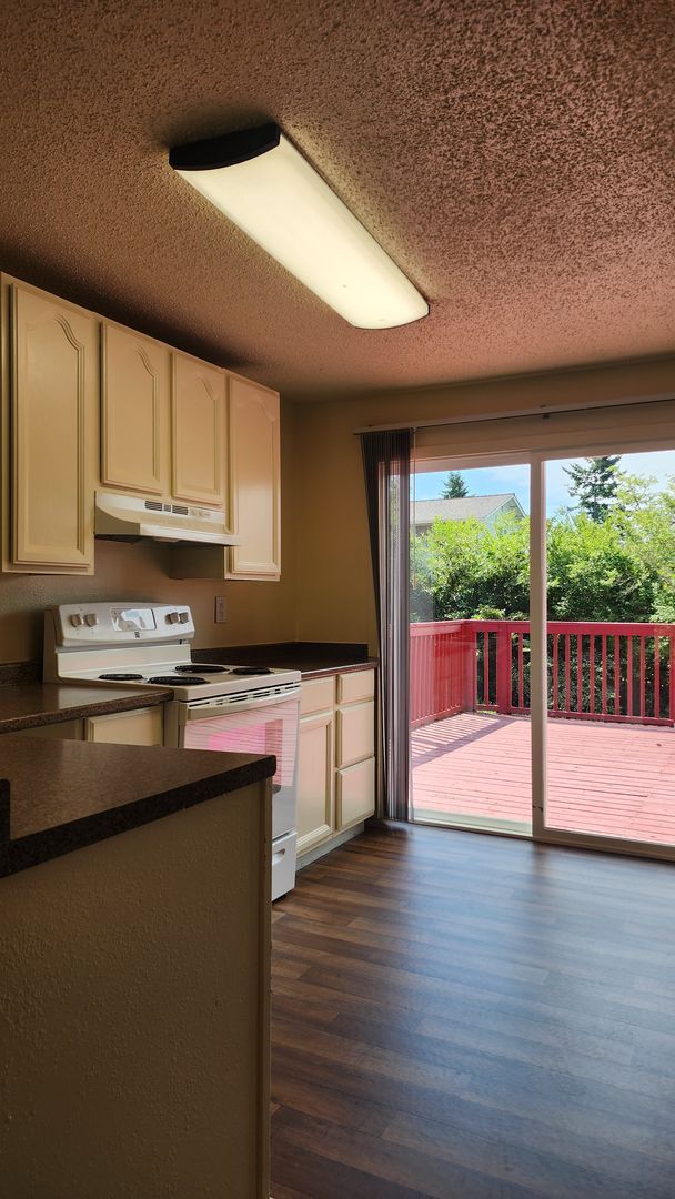 Building Photo - Steilacoom 4 Bedroom + Bonus Room!