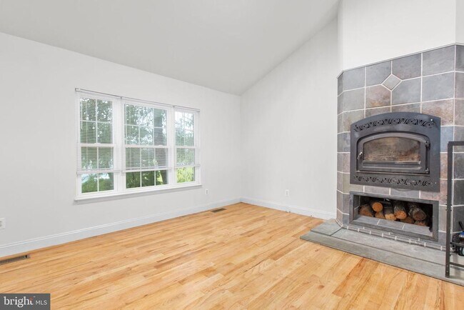 Foto del edificio - 53 Bloomington Ln