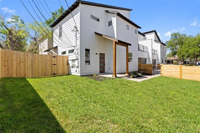 Building Photo - 1212 Poquito St