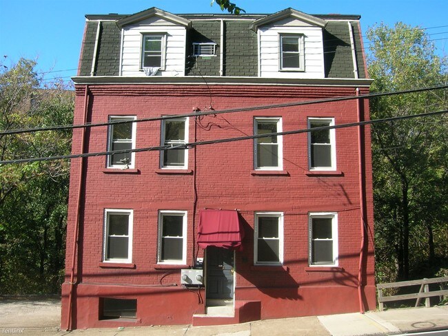 Foto del edificio - 3 br, 2 bath Apartment - 77 Bates Street
