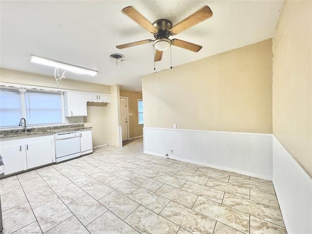 Building Photo - 5328 Madella St