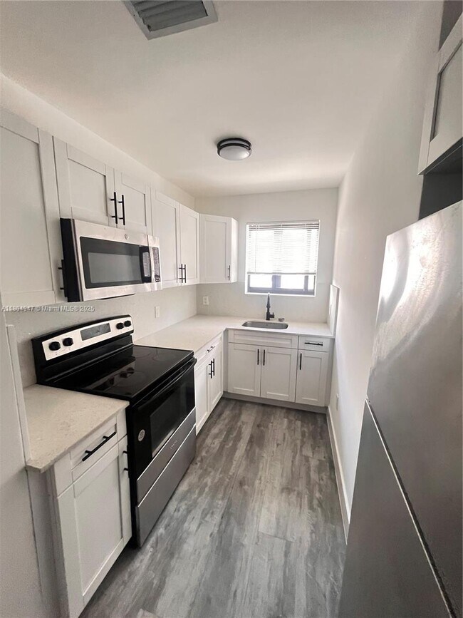 Foto del edificio - 3417 NW 22nd Ave