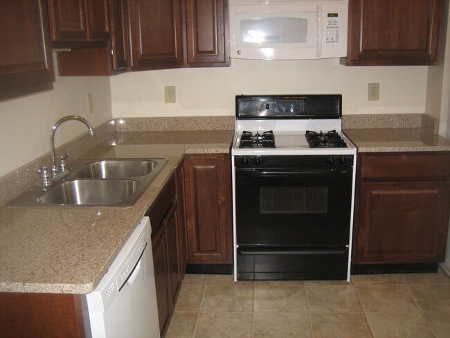 Building Photo - 142 S Bryant Ave