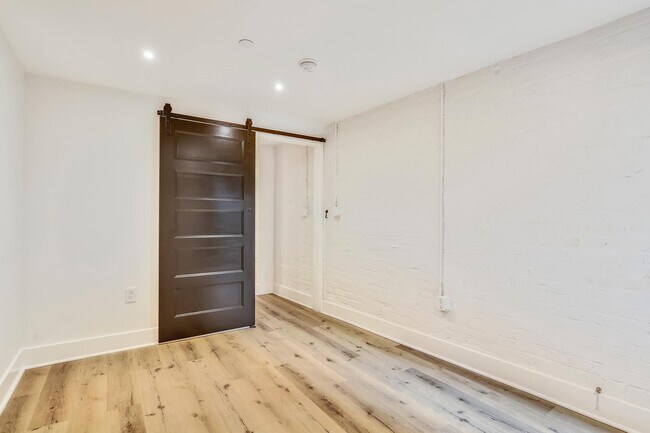 Foto del edificio - 1855 Mintwood Pl NW