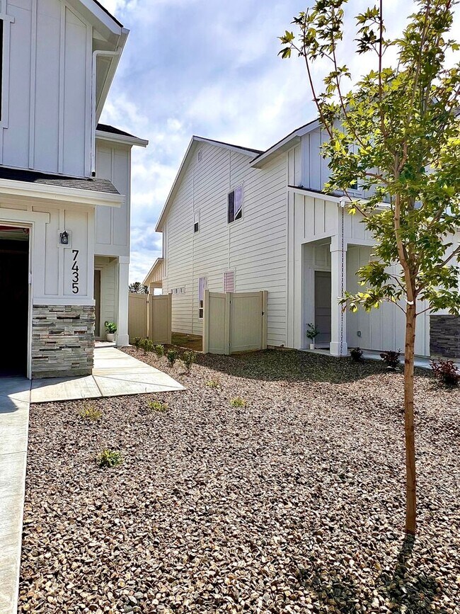 Building Photo - BRAND NEW HOME! 4 Bed/2.5 Bath plus Office and Flex Space Upstairs