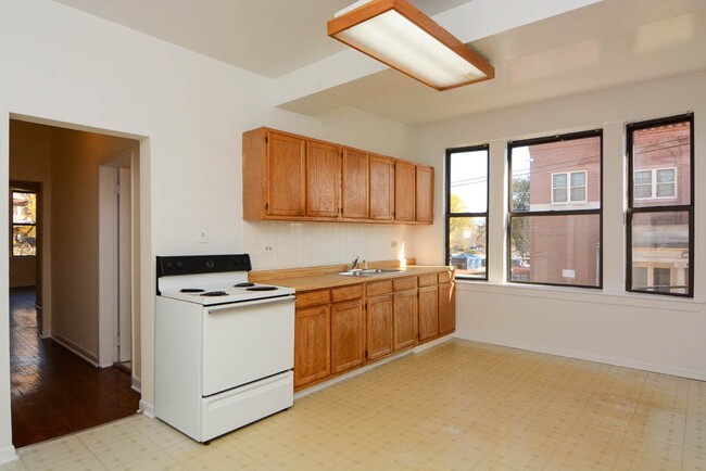 Building Photo - 3145 W Medill Ave