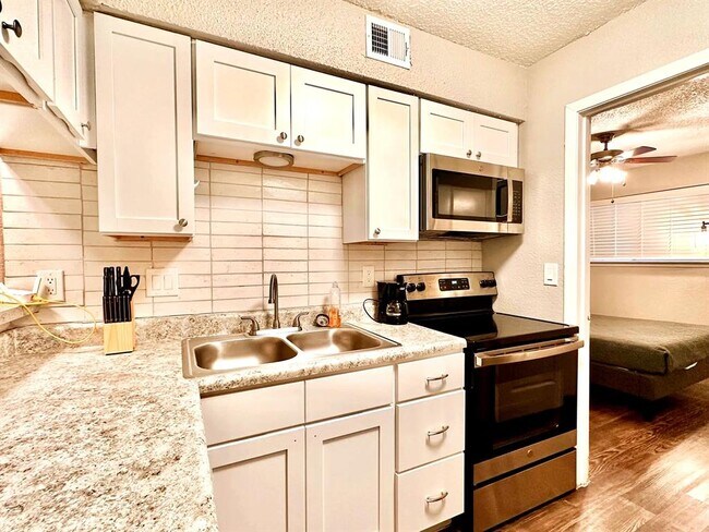 Foto del edificio - 2808 Whitis Ave