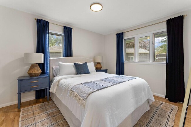 Foto del edificio - 1424 Vista Ln SW