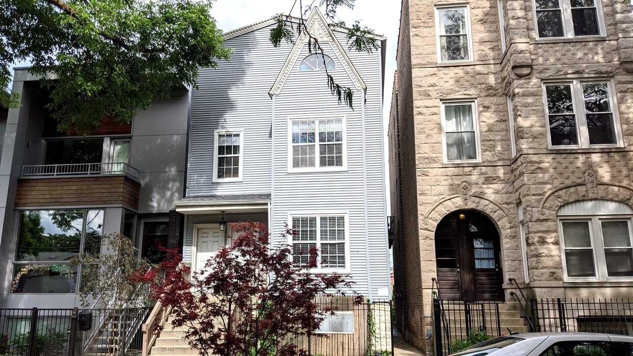 Primary Photo - 527 N Marshfield Ave