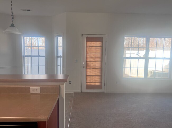 Foto del edificio - Beautiful Two-Story Townhome for Rent - Fr...