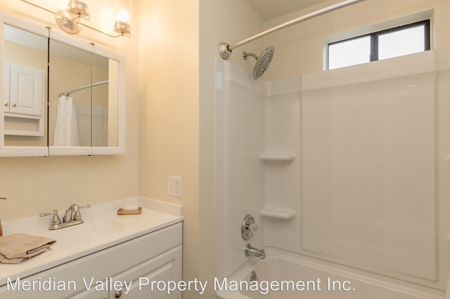Building Photo - 2 br, 1 bath House - 1418 6th St. NE