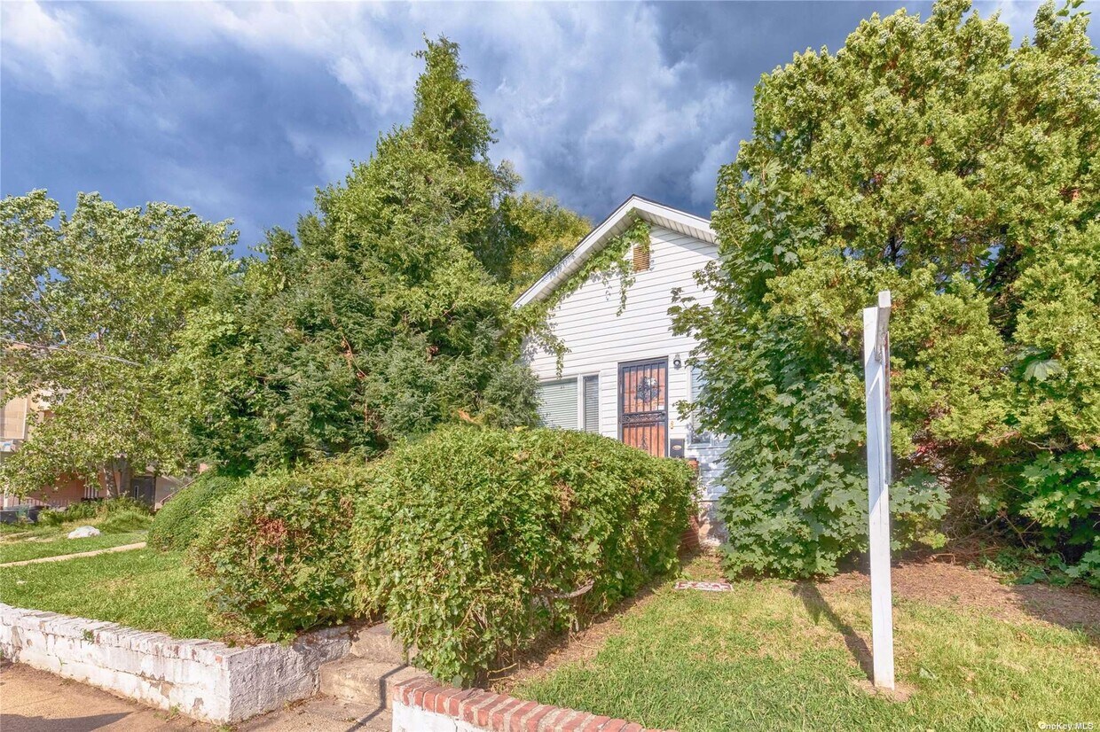 Primary Photo - 57-63-63 Lawrence St