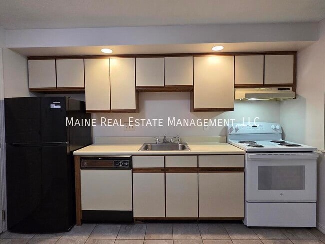 Building Photo - 20 Tall Pines Dr