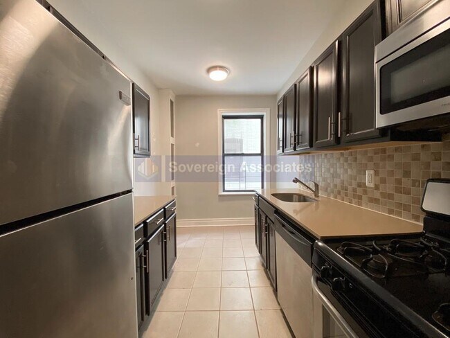 Foto del edificio - 213 Bennett Avenue