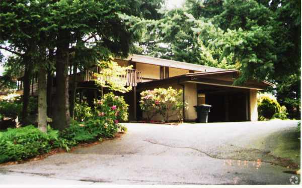 Primary Photo - Highland 8-Unit