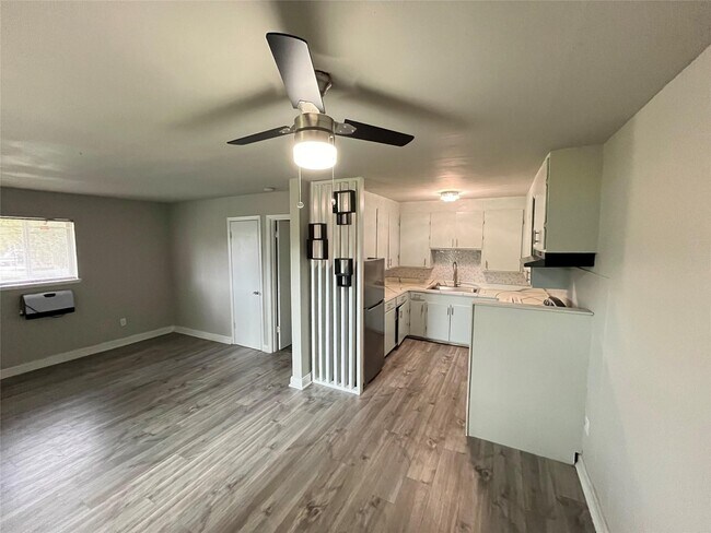 Foto del edificio - 6318 Laramie St