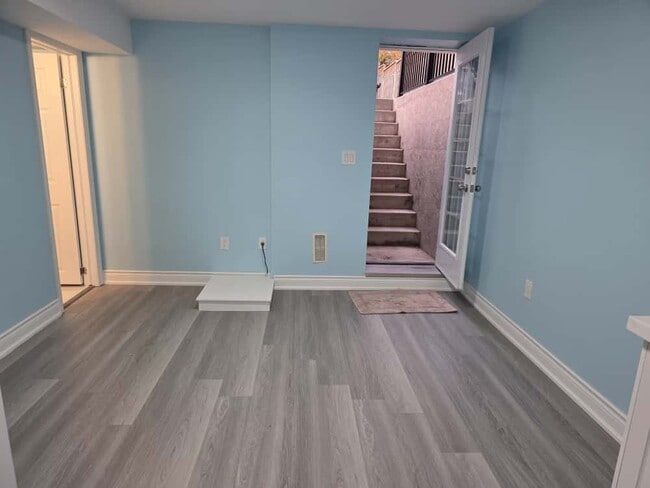 Building Photo - 347 Hidden Creek Dr