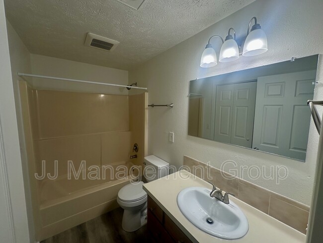 Building Photo - 1207 2nd St