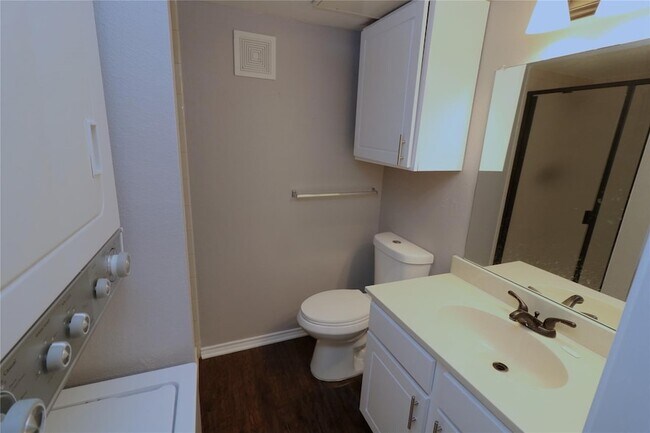 Foto del edificio - 9831 Walnut St