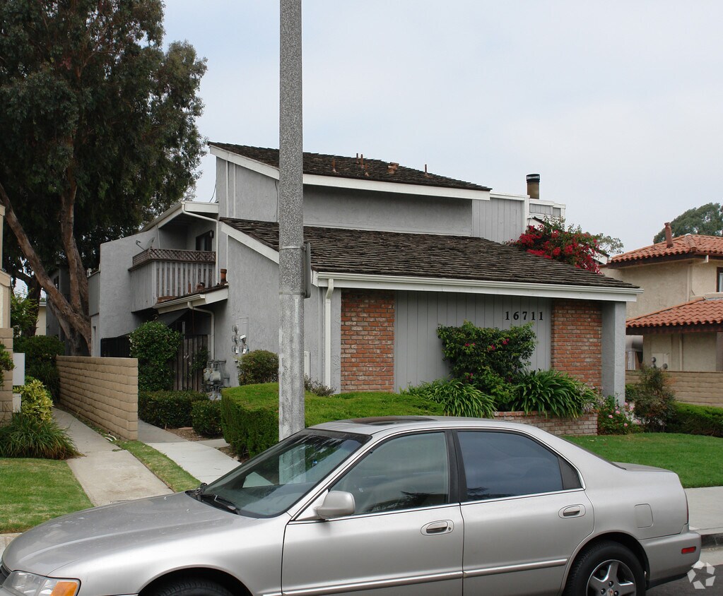 Building Photo - Blanton Apartments