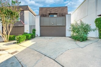 Building Photo - 4507 Medinah Pl