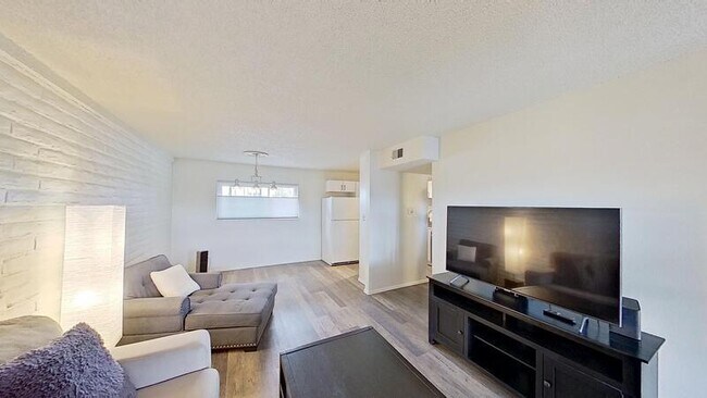 Foto del edificio - 6800 E Tennessee Ave