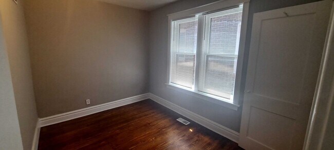 Foto del edificio - 4238 S 38th St