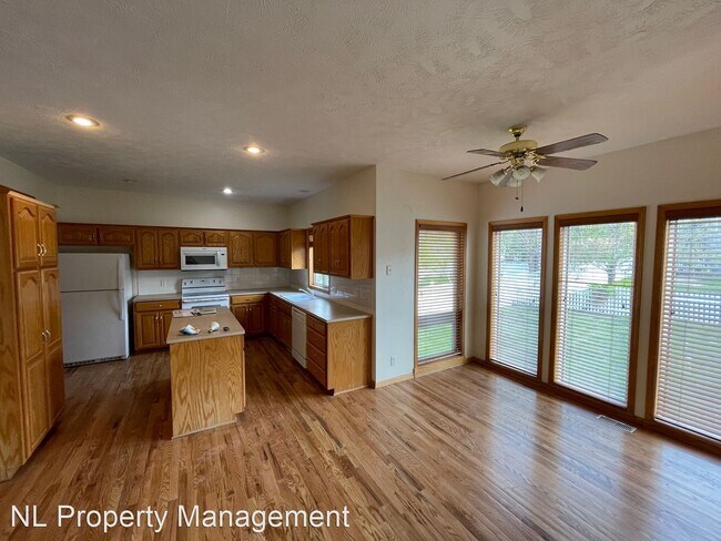 Building Photo - 4 br, 4 bath House - 2126 Ashwood Avenue