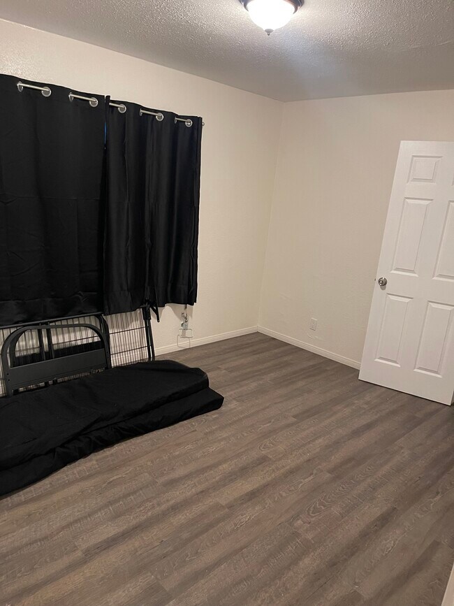 Foto del edificio - 1556 Riverside Dr