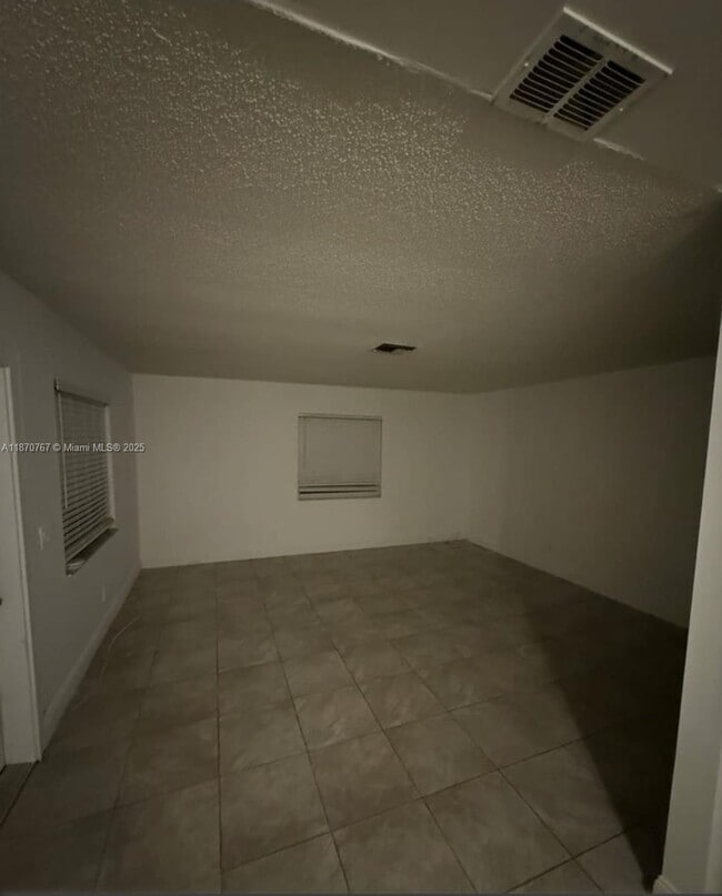 Foto del edificio - 853 SW 9th Ct