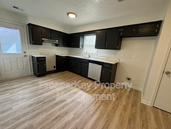 Building Photo - 303 Lee Rd